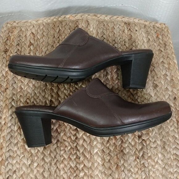 CLARKS BENDABLES BROWN LEATHER SLIP-ON CLOGS 11M - Picture 3 of 9